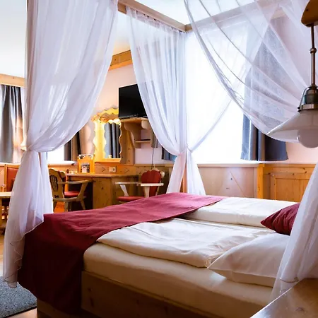Hotel Scharfegger's Raxalpenhof - Zuhause Am Land 4*